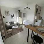 Апартаменты Cosy A 200m De La *